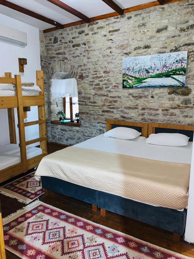 Guest House And Hostel Val-Mar Гірокастра Екстер'єр фото