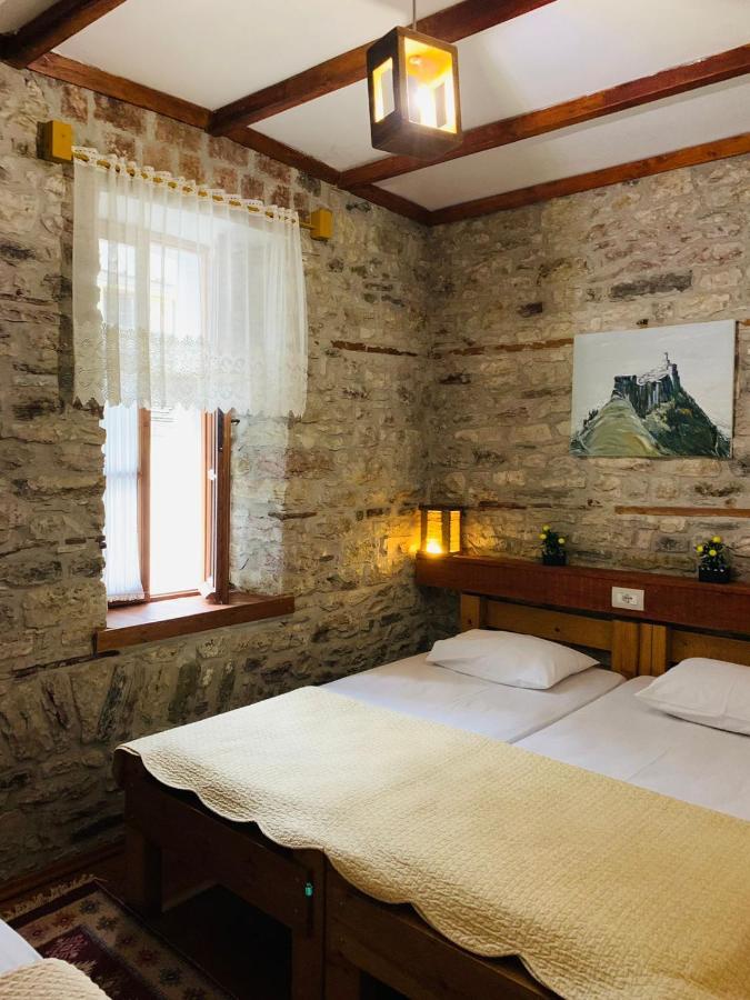 Guest House And Hostel Val-Mar Гірокастра Екстер'єр фото