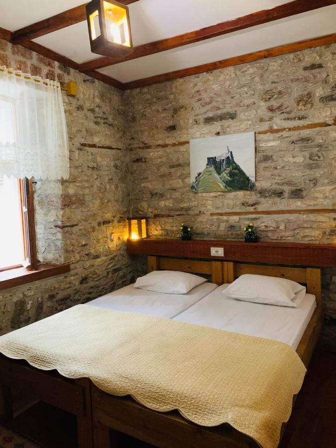 Guest House And Hostel Val-Mar Гірокастра Екстер'єр фото