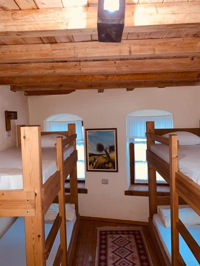 Guest House And Hostel Val-Mar Гірокастра Екстер'єр фото