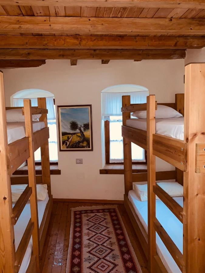 Guest House And Hostel Val-Mar Гірокастра Екстер'єр фото