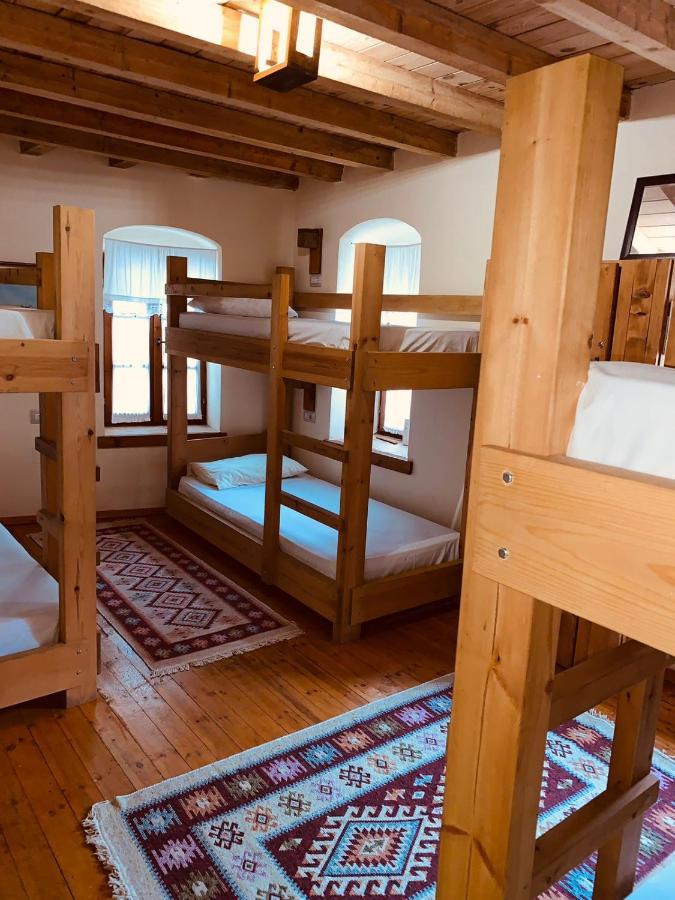 Guest House And Hostel Val-Mar Гірокастра Екстер'єр фото