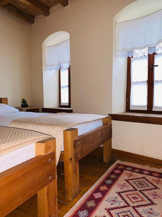 Guest House And Hostel Val-Mar Гірокастра Екстер'єр фото